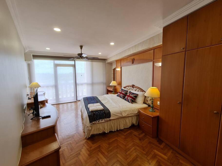 Lovely Waterfront Riverbank Suite With Pool Kuching Exterior photo